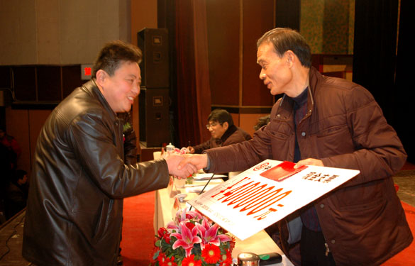 大宝娱乐2010年度获得总司理奖励职员