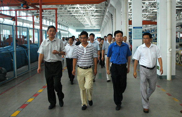 安徽省潜山县党政代表团一行百余人来大宝娱乐集团旅行考察