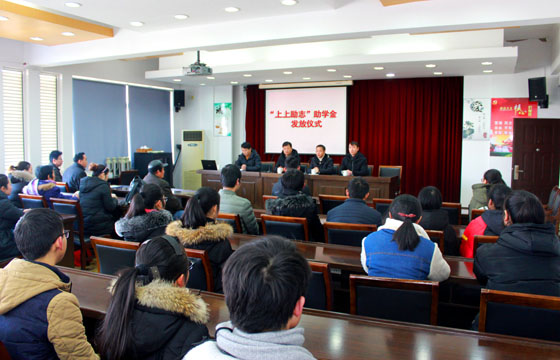 大宝娱乐爱心助学，，，，让爱继续转达