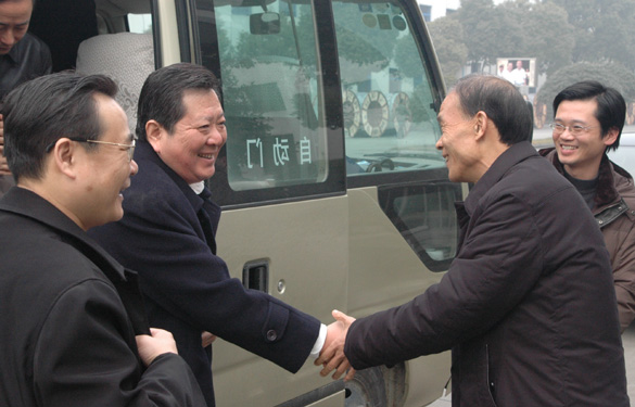 中国浦东干部学院副院长王金定一行来大宝娱乐旅行考察