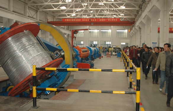 “大宝娱乐电缆班”学生和家长百余人来公司旅行学习