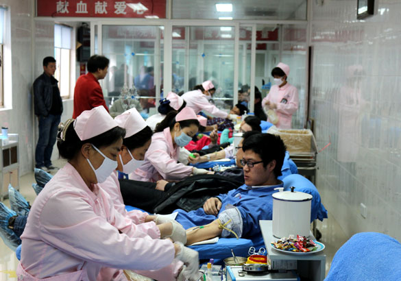 大宝娱乐集团组织员工无偿献血“为雅安祈福”