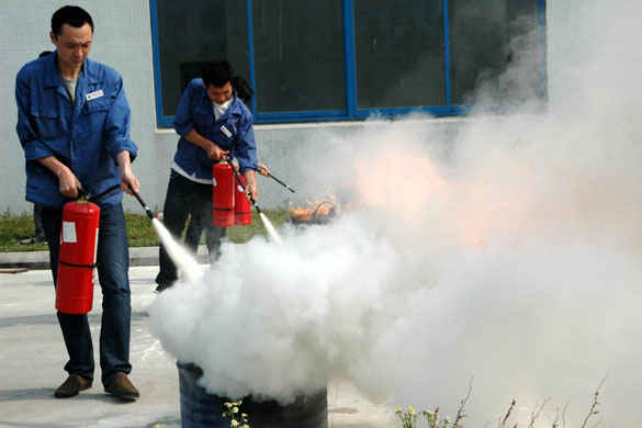 大宝娱乐举行消防知识培训和模拟演练