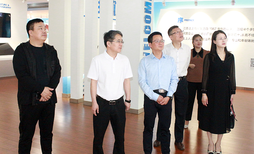 葫芦岛市龙港戋戋委常委、统战部部长揣宝迎一行来大宝娱乐电缆调研